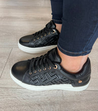 XTI Black Trainer